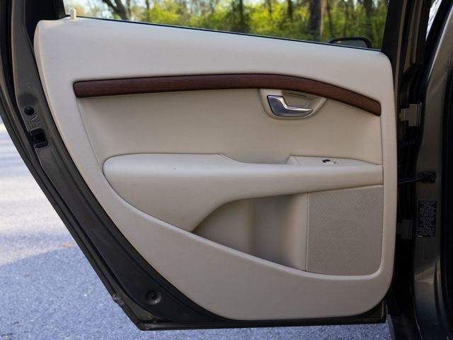 2010 Volvo XC70 Dealer serviced - 23004015 - 42