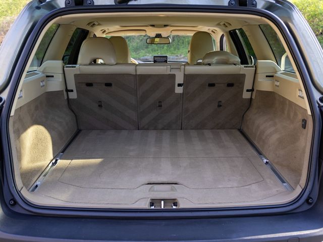 2010 Volvo XC70 Dealer serviced - 23004015 - 46