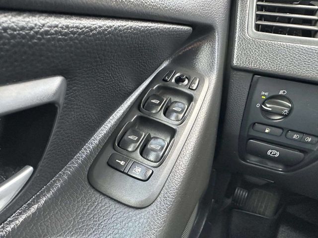 2010 Volvo XC90 AWD 4dr I6 R-Design - 23016884 - 28