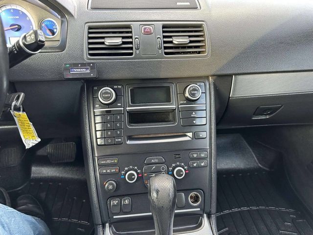 2010 Volvo XC90 AWD 4dr I6 R-Design - 23016884 - 30