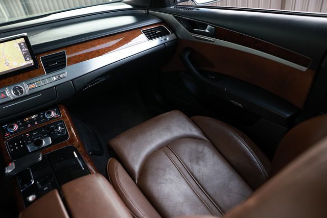 2011 Audi A8 4dr Sedan - 22995875 - 24