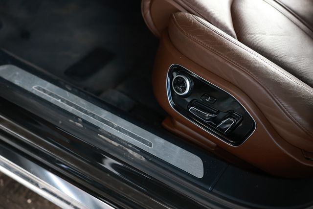 2011 Audi A8 4dr Sedan - 22995875 - 50