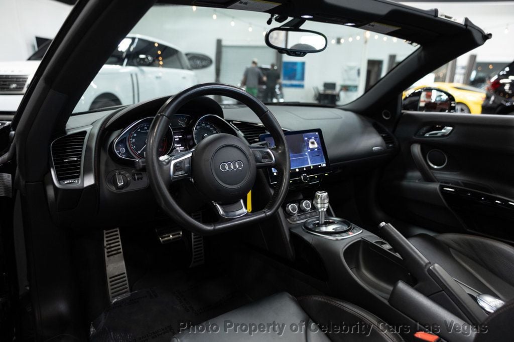 2011 Audi R8 Spyder V10 photo 2