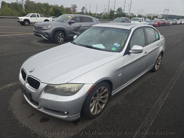 2011 BMW 3 Series 328i - 22926174 - 3