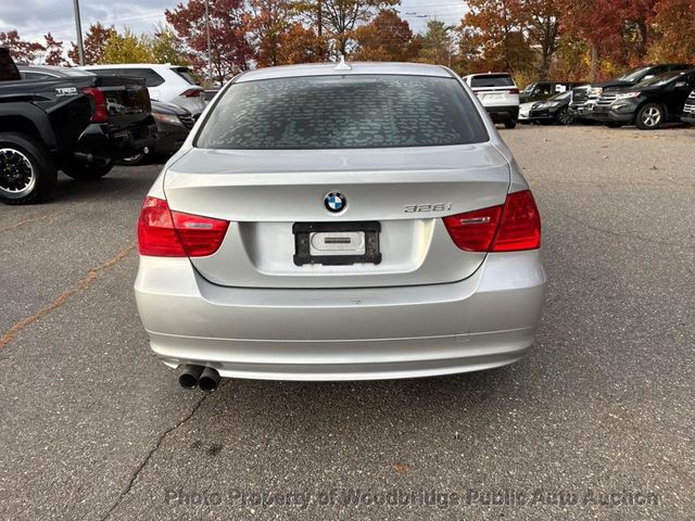2011 BMW 3 Series 328i - 22940870 - 3