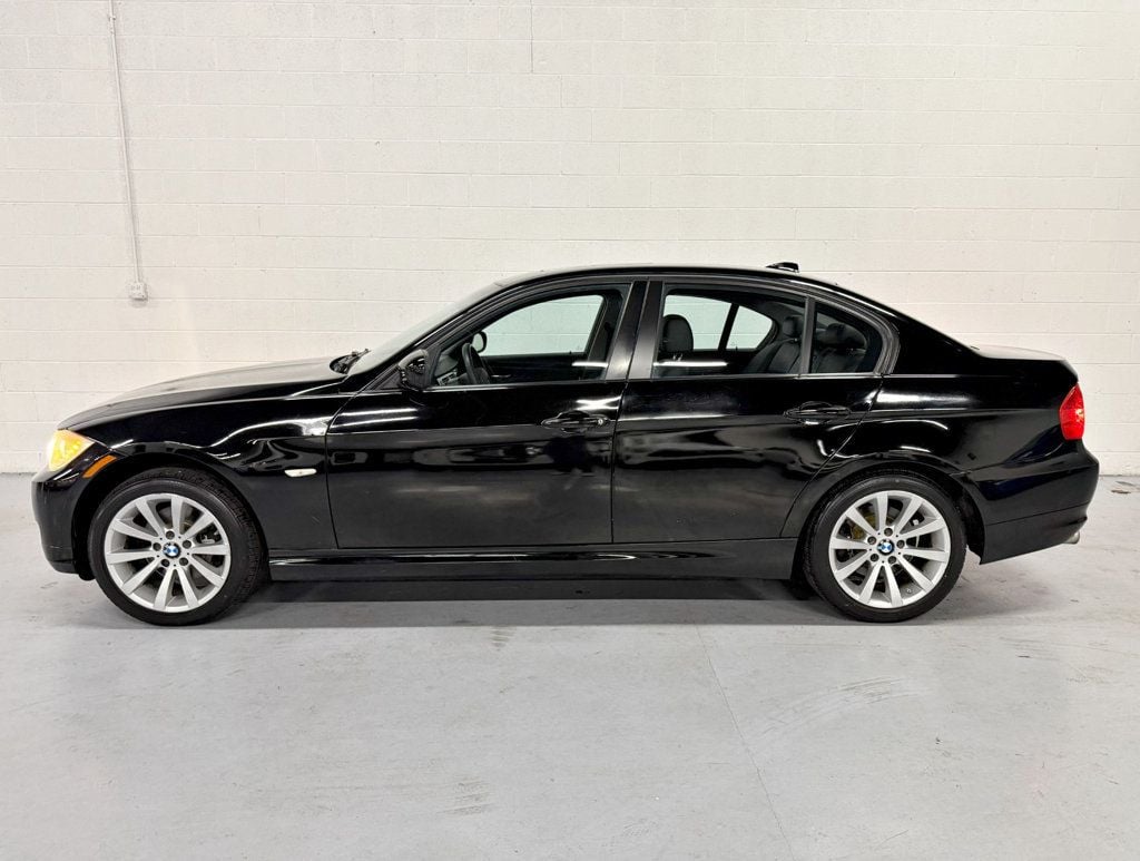 2011 BMW 3 Series 328i - 22703099 - 3