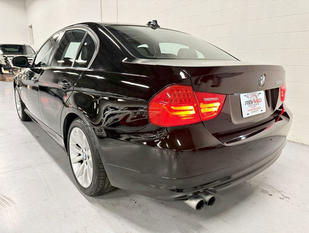 2011 BMW 3 Series 328i - 22703099 - 4