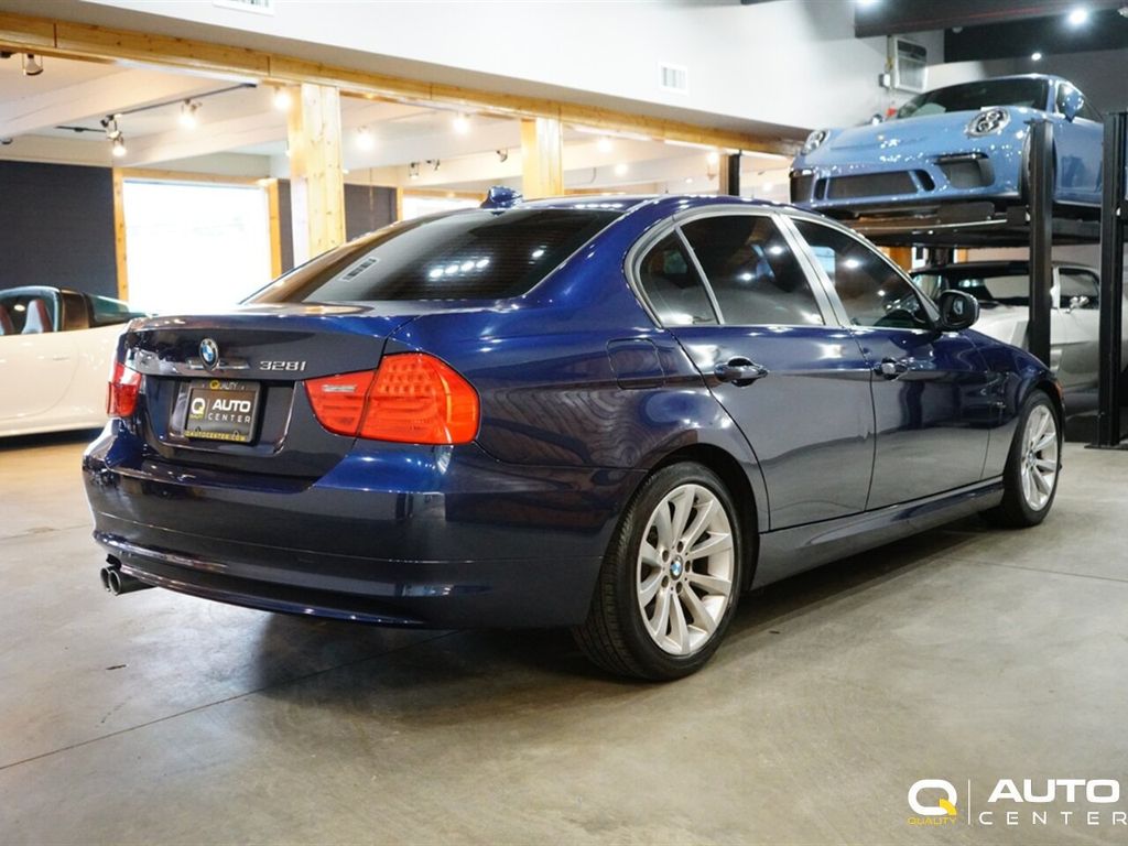 2011 BMW 3 Series 328i - 22725487 - 3