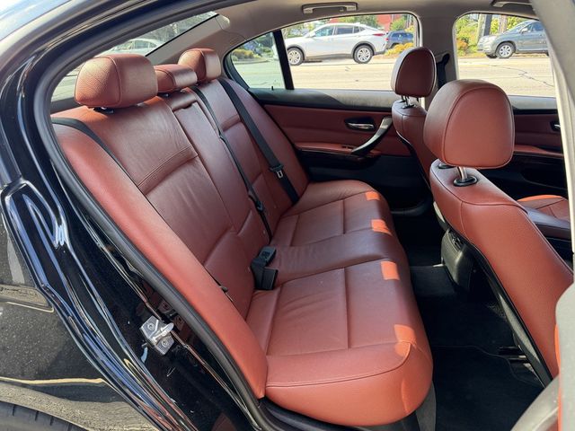 2011 BMW 3 Series 328i - 23074396 - 21