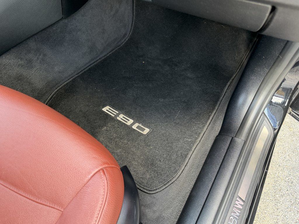 2011 BMW 3 Series 328i - 23074396 - 25