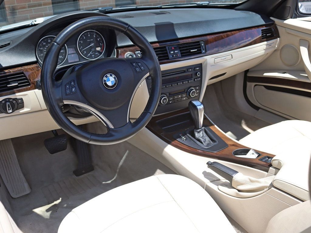 2011 BMW 3 Series 328i Premium Hardtop Convertible - 23038245 - 11