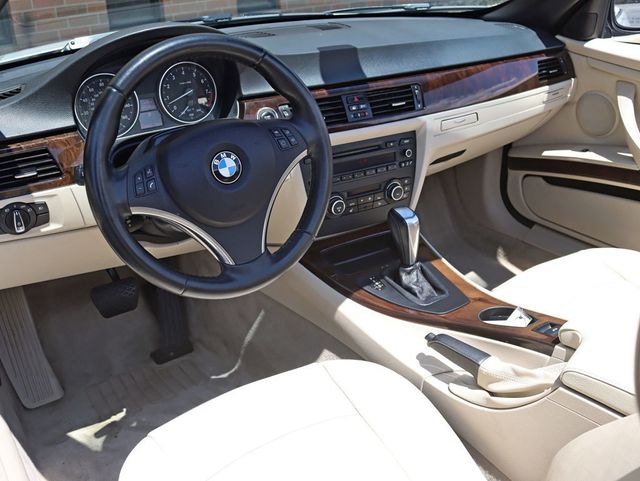 2011 BMW 3 Series 328i Premium Hardtop Convertible - 23038245 - 11