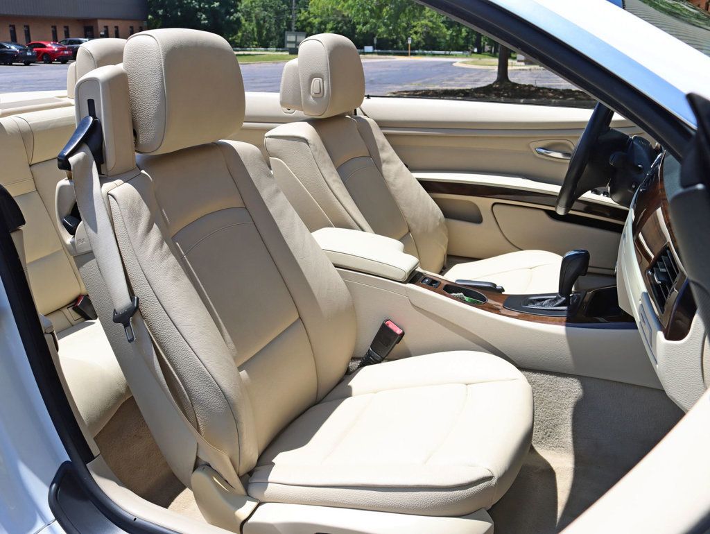 2011 BMW 3 Series 328i Premium Hardtop Convertible - 23038245 - 17