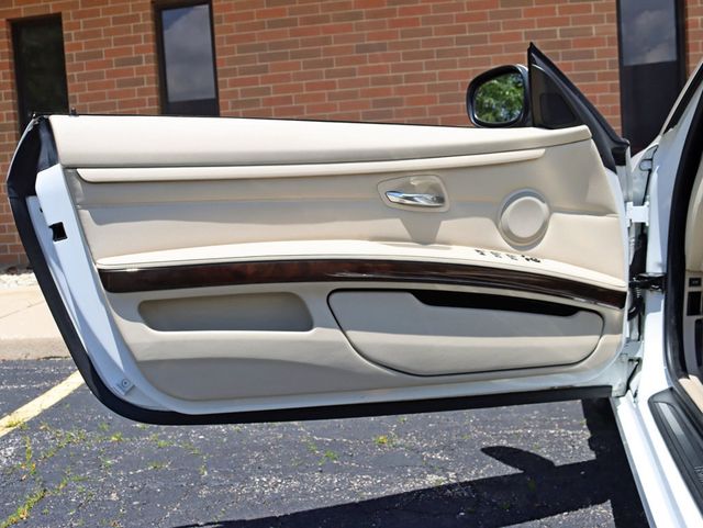 2011 BMW 3 Series 328i Premium Hardtop Convertible - 23038245 - 19