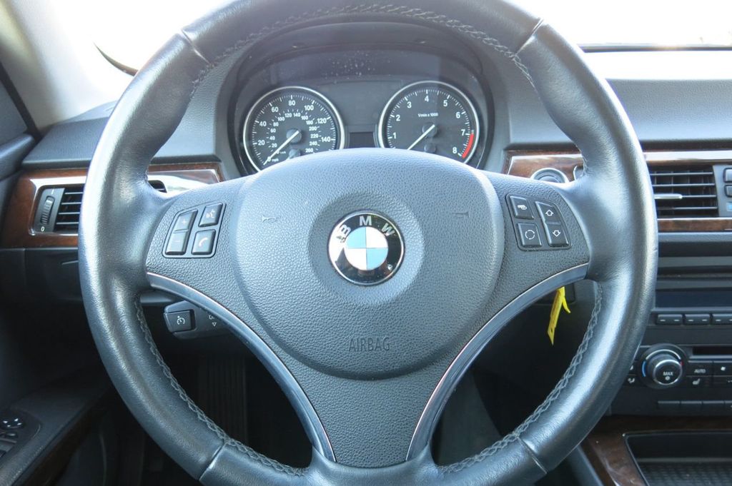 2011 BMW 3 Series 328i xDrive - 21580596 - 24