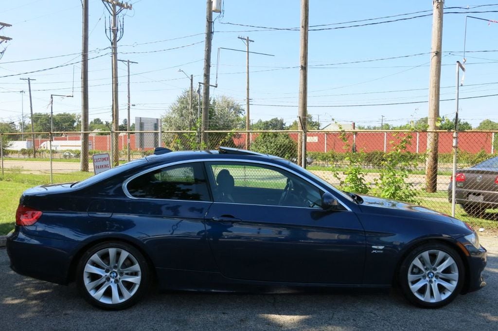 2011 BMW 3 Series 328i xDrive - 21580596 - 4