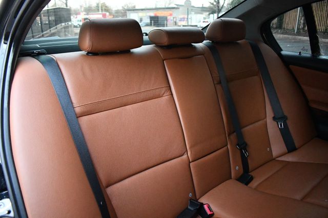 2011 BMW 3 Series 328i xDrive - 22948052 - 24