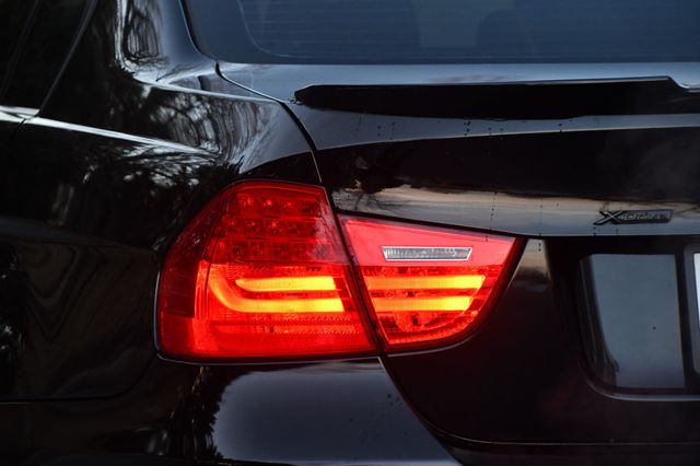 2011 BMW 3 Series 328i xDrive - 22948052 - 4