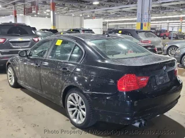 2011 BMW 3 Series 328i xDrive - 22991844 - 3
