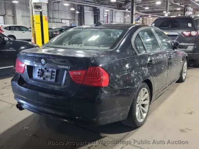 2011 BMW 3 Series 328i xDrive - 22991844 - 5