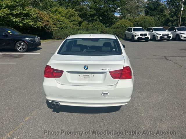 2011 BMW 3 Series 328i xDrive - 23083102 - 3