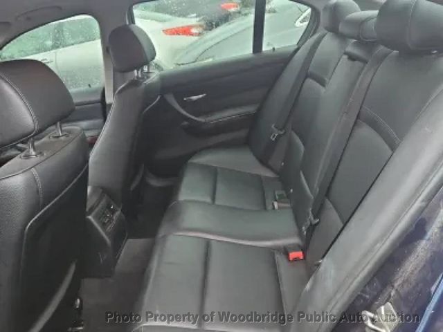 2011 BMW 3 Series 328i xDrive - 23093050 - 11