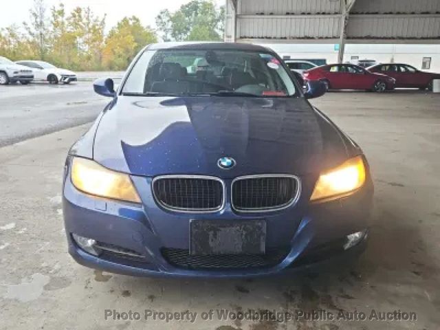 2011 BMW 3 Series 328i xDrive - 23093050 - 4