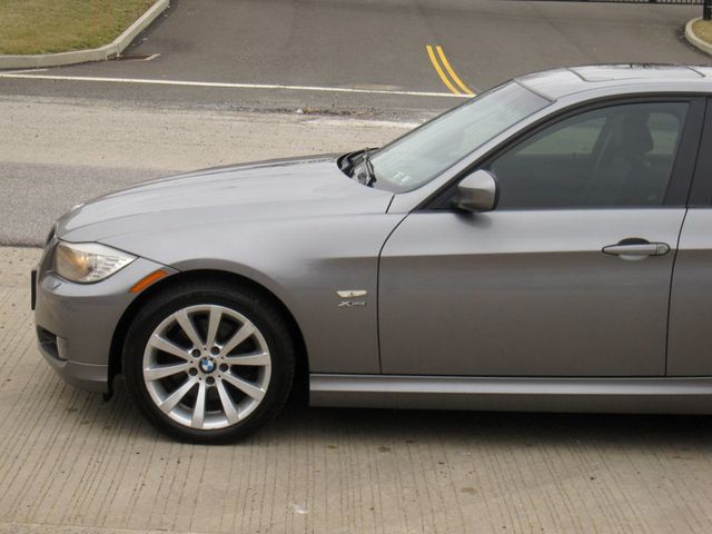 2011 BMW 3 Series 328i xDrive - 22972094 - 9