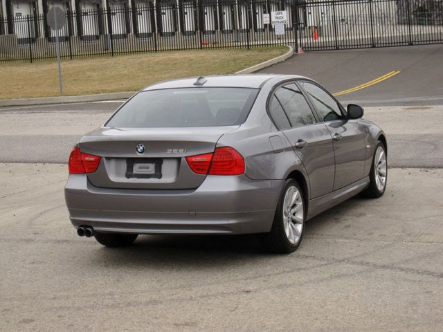 2011 BMW 3 Series 328i xDrive - 22972094 - 12