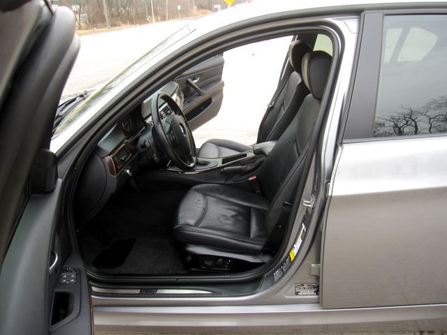 2011 BMW 3 Series 328i xDrive - 22972094 - 16