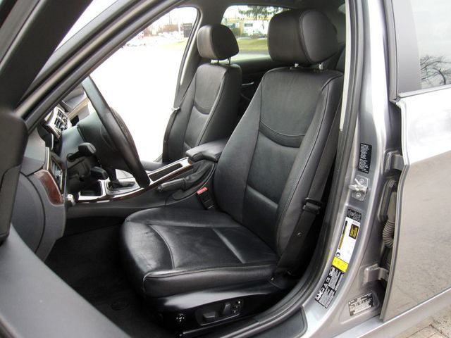 2011 BMW 3 Series 328i xDrive - 22972094 - 17