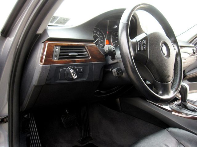 2011 BMW 3 Series 328i xDrive - 22972094 - 18