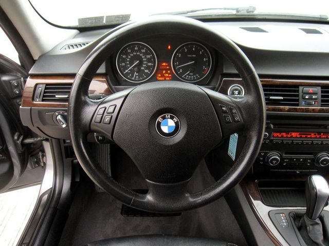 2011 BMW 3 Series 328i xDrive - 22972094 - 19