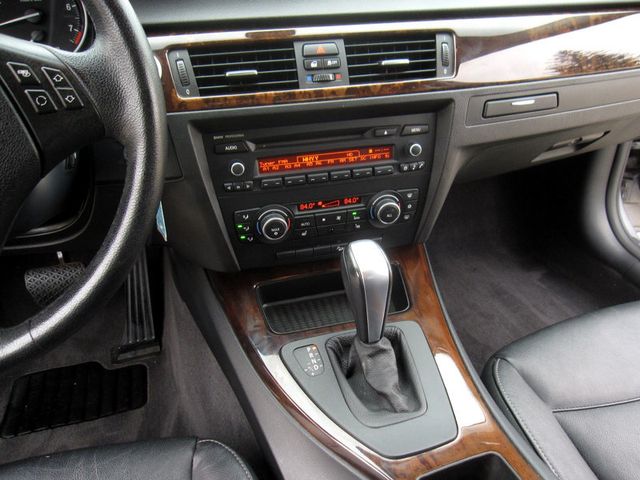 2011 BMW 3 Series 328i xDrive - 22972094 - 21