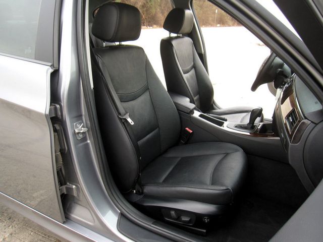 2011 BMW 3 Series 328i xDrive - 22972094 - 23