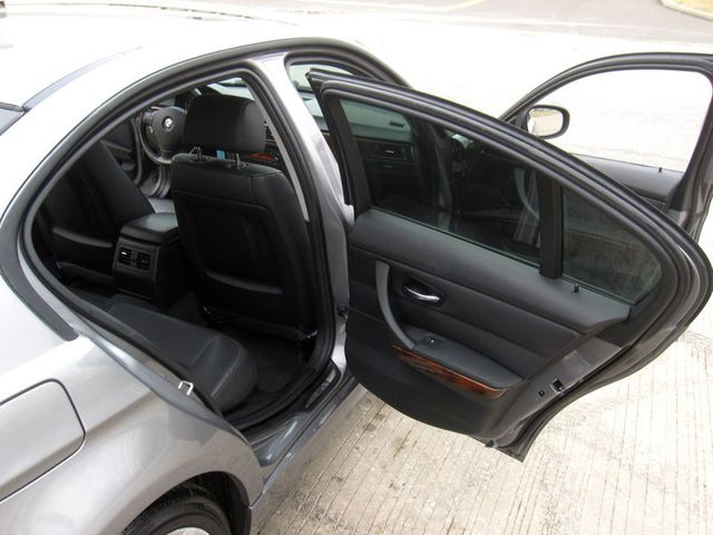 2011 BMW 3 Series 328i xDrive - 22972094 - 26