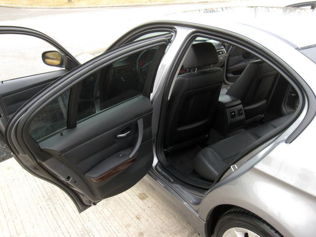 2011 BMW 3 Series 328i xDrive - 22972094 - 27