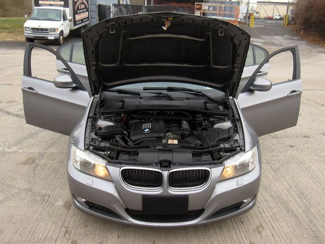 2011 BMW 3 Series 328i xDrive - 22972094 - 30