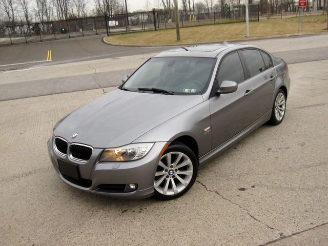 2011 BMW 3 Series 328i xDrive - 22972094 - 3