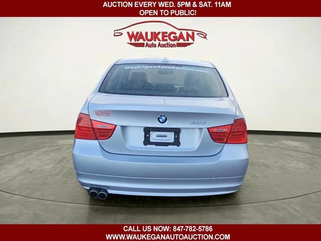 2011 BMW 3 Series 328i xDrive - 22988619 - 4