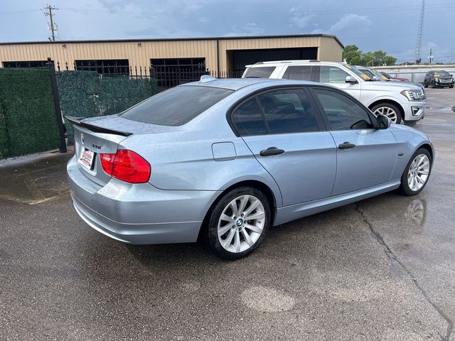 2011 BMW 3 Series 328i xDrive - 23042376 - 3