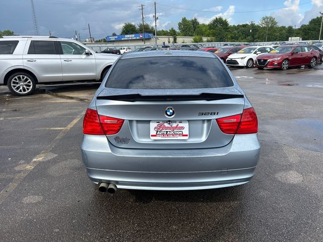 2011 BMW 3 Series 328i xDrive - 23042376 - 4