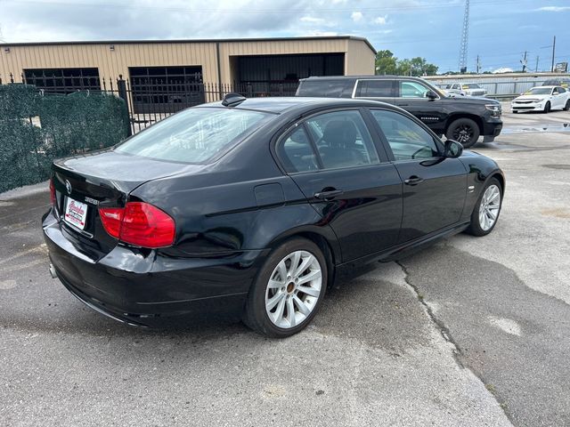 2011 BMW 3 Series 328i xDrive - 23049925 - 3