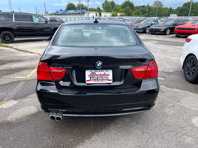 2011 BMW 3 Series 328i xDrive - 23049925 - 4