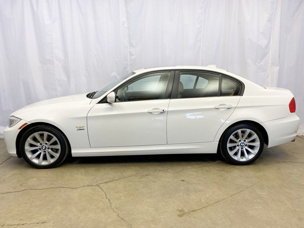 2011 BMW 3 Series 328i xDrive - 22744667 - 1