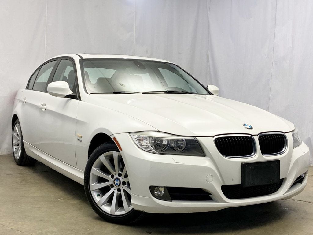 2011 BMW 3 Series 328i xDrive - 22744667 - 3