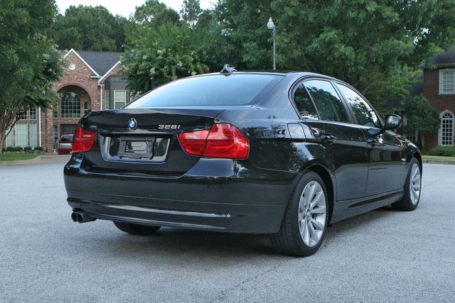 2011 BMW 3 Series 328i xDrive Sedan - 10796108 - 12