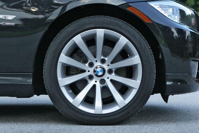 2011 BMW 3 Series 328i xDrive Sedan - 10796108 - 16