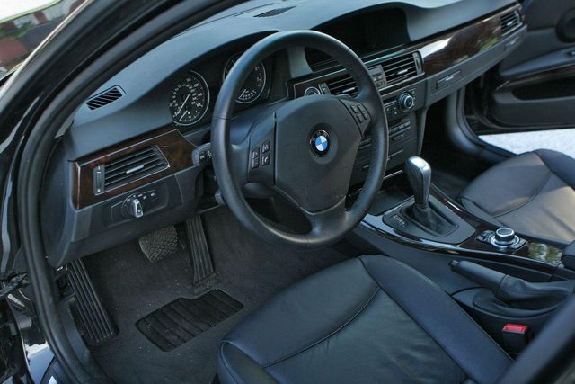 2011 BMW 3 Series 328i xDrive Sedan - 10796108 - 36