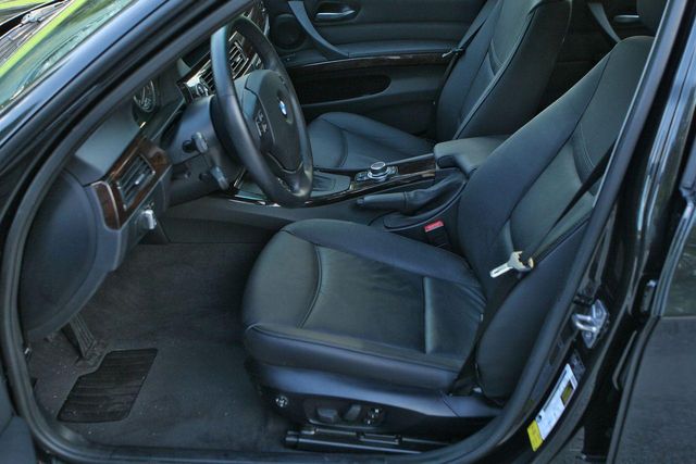 2011 BMW 3 Series 328i xDrive Sedan - 10796108 - 37